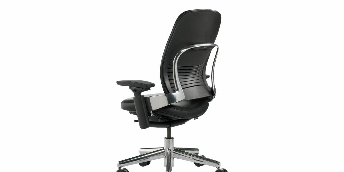 Steelcase Leap V2 in gray mesh — 14-month test with three body types