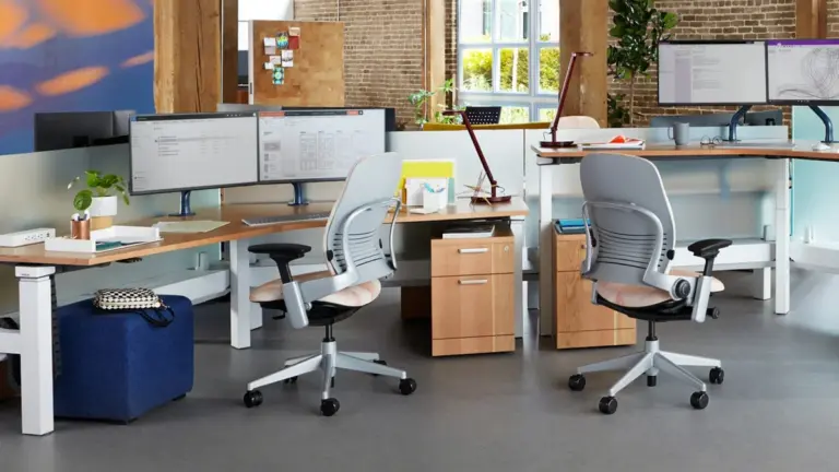 Steelcase Leap V2 vs Humanscale Freedom: Adjustable vs Self-Adjusting